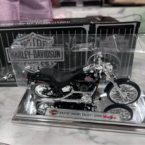 1999 night train Harley Davidson motorcycle new in box - Picture 1 of 7